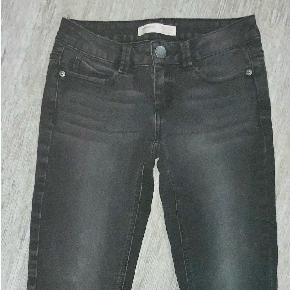 Black stretchy skinny jeans